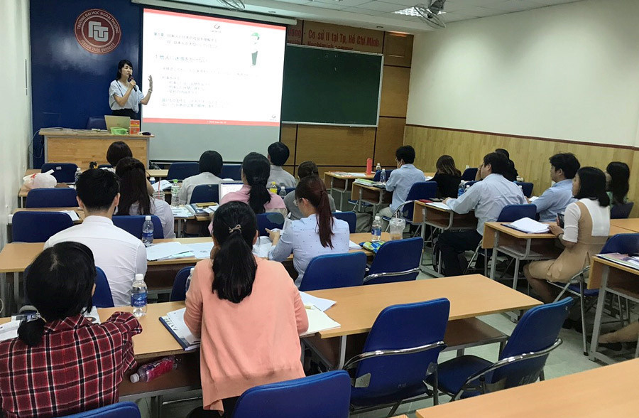 Hình-ảnh-khóa-học-Japanese-Business-Manner-dành-cho-giảng-viên-tại-trường-ĐH-Ngoại-Thương-Tp-HCM