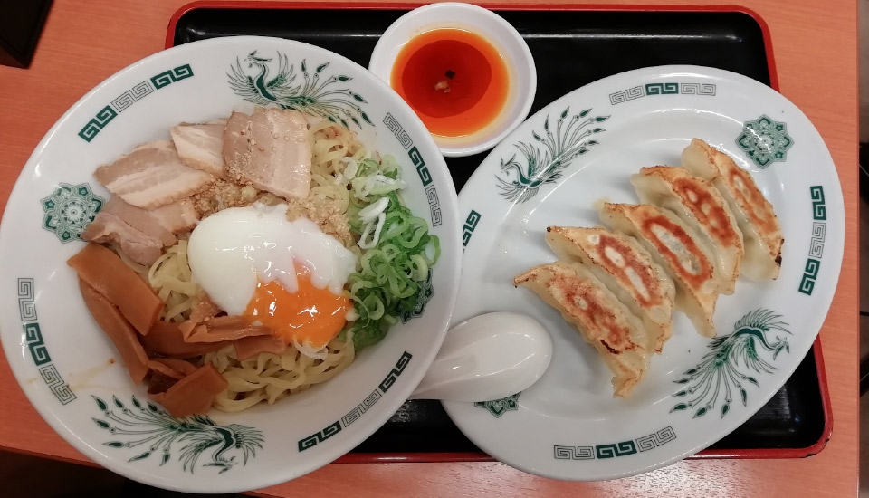 Món ăn được phục vụ tại Hidakaya